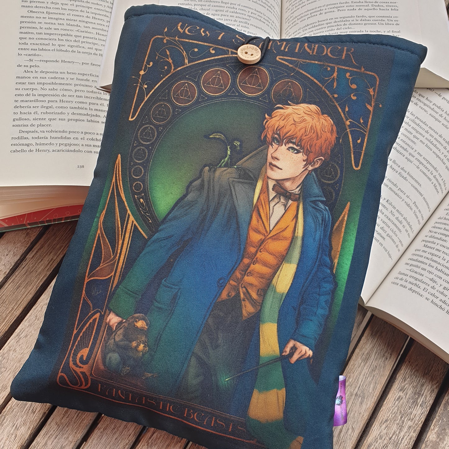 Book Sleeve Newt